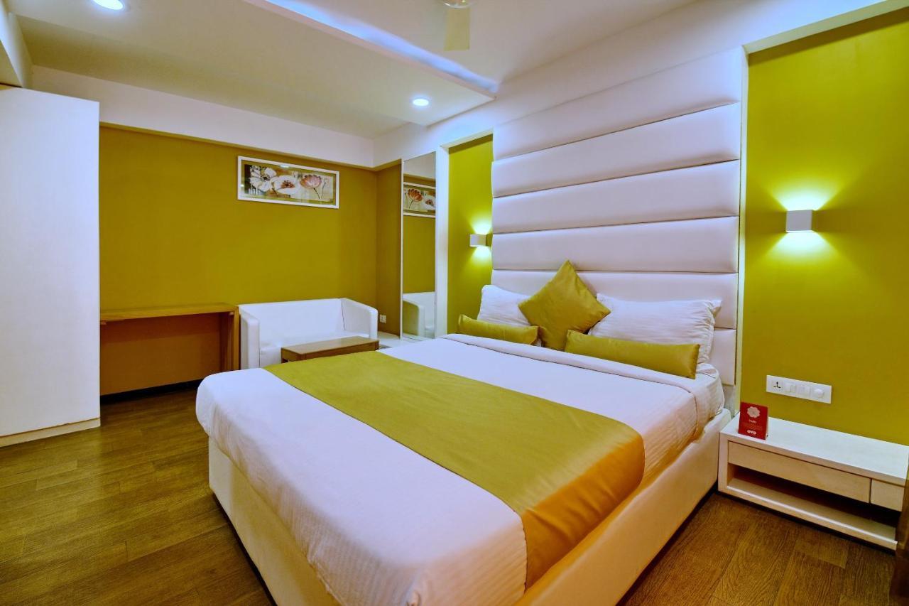 Oyo 963 Hotel Rumaya Ujjain Exterior foto