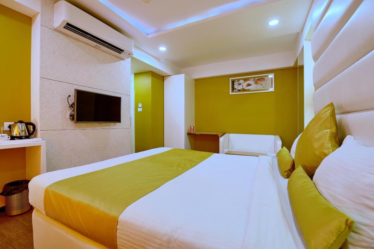Oyo 963 Hotel Rumaya Ujjain Exterior foto